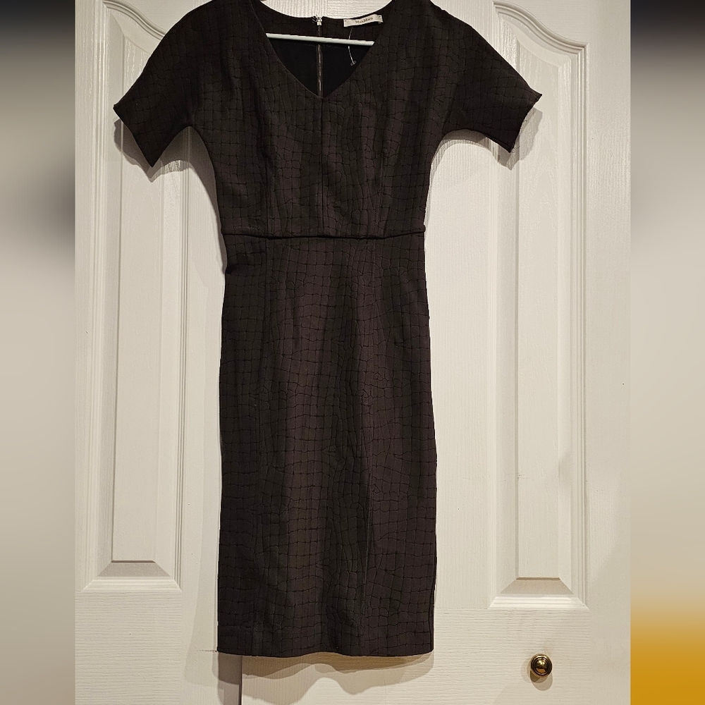 MaxMara V-Neck Knee-Length Sheath Dress - Like New